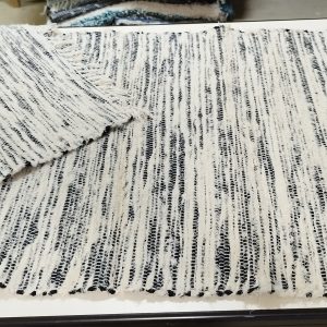 Fehér-Fekete  Fröcskölt  2.  Bolyhos 70x200 cm